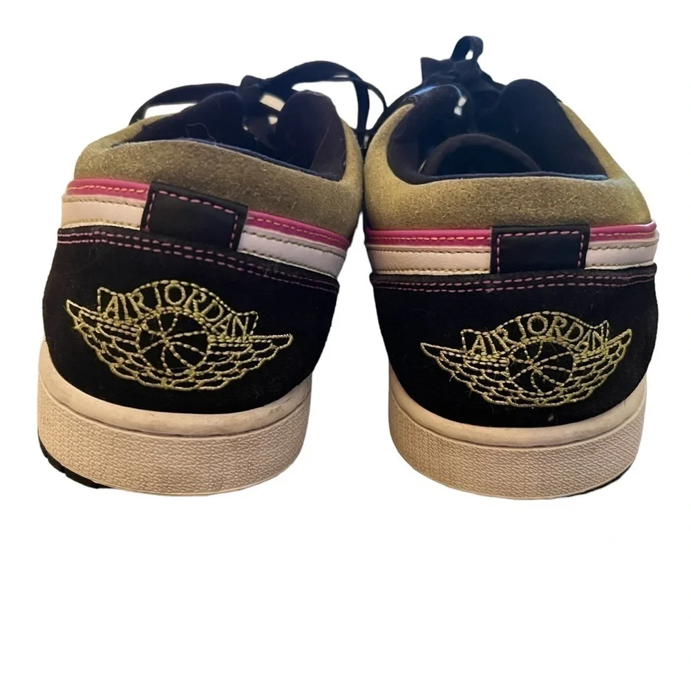 ▶️ Air jordan ◀️ 1 low black active fuchsia spray paint. Size 11
